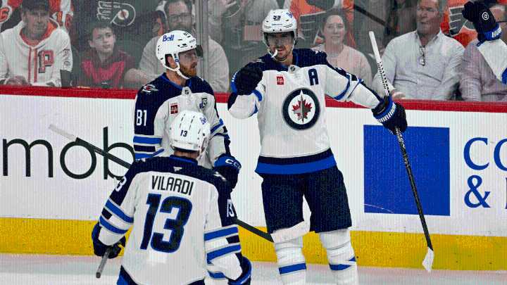 Scheifele scores 2 more, lifts Jets past Flyers