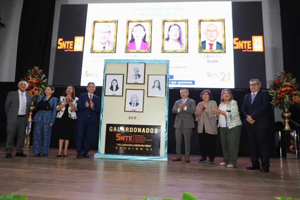 Ingresan maestros de S21 a Galería del Educador Neoleonés 2025