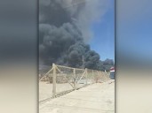 Gran incendio afectó el sector de patio de residuos de minera Lomas Bayas