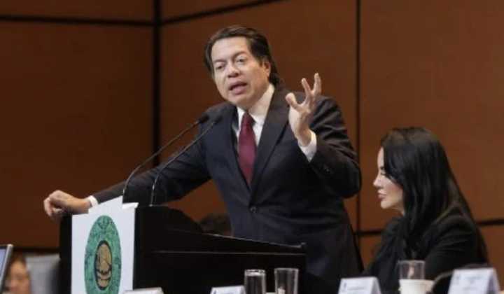 Mario Delgado pide incremento de 50 mil millones de pesos para presupuesto de becas