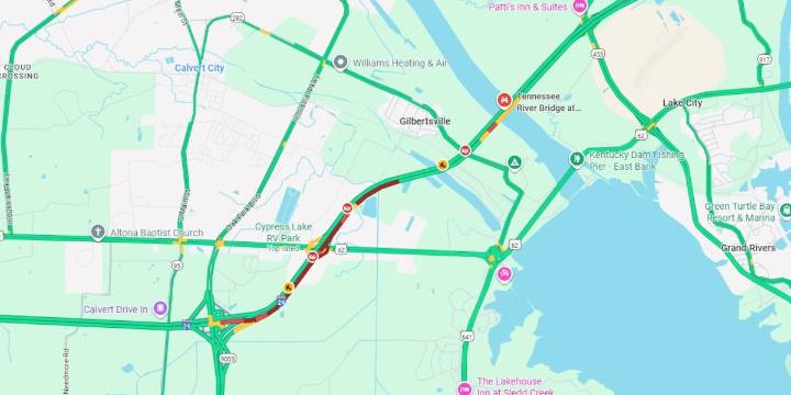 I-24 eastbound blocked at Tennessee River Bridge due to stalled vehicle