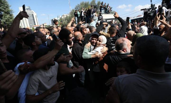 Los presos palestinos llegan a Gaza y Egipto e Israel dan por concluida su liberación