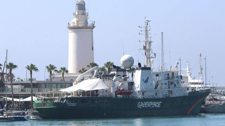Muere un tripulante de Greenpeace tras ser evacuado por un accidente
