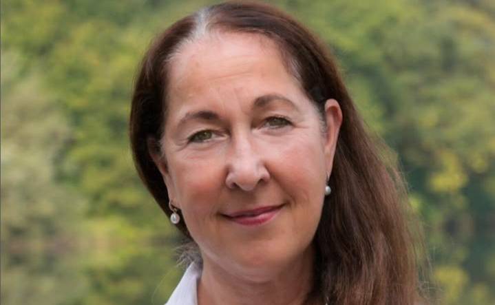 Alcaldesa apuñalada en Alemania fue atacada por su propia hija, reportan investigadores