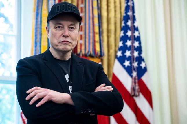 Elon Musk becomes first person to reach net worth of $500,000,000,000