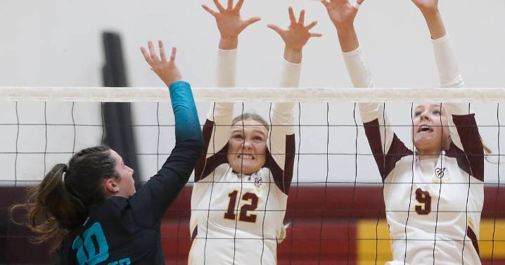 Photos: Richmond-Burton defeats Woodstock North in KRC girls volleyball matchup – Shaw Local