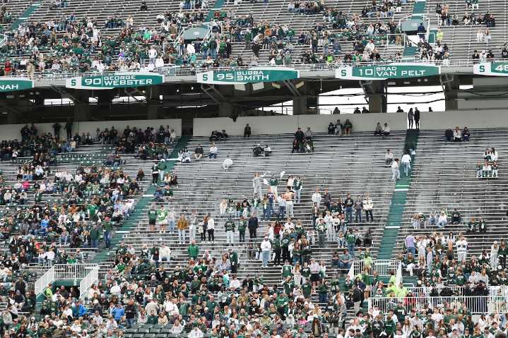 Jonathan Smith facing ‘two-way street’ that comes with Michigan State struggles