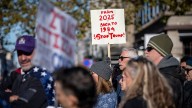 Llegó el día: críticos de Trump salen a las calles en las protestas de “No Kings”