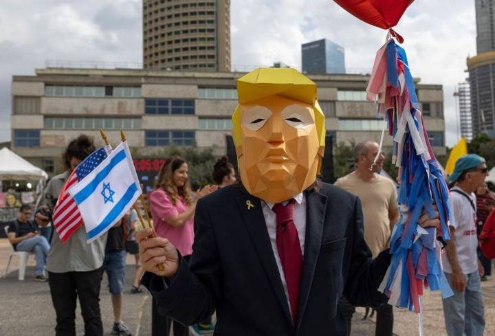 Hostage supporters in Tel Aviv celebrate as peace deal begins