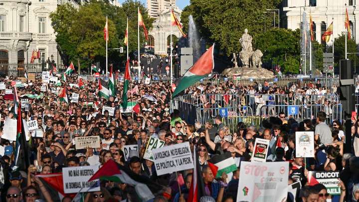 "Basta ya de complicidad": miles de personas claman en Madrid por la paz en Gaza y piden un "boicot a Israel"