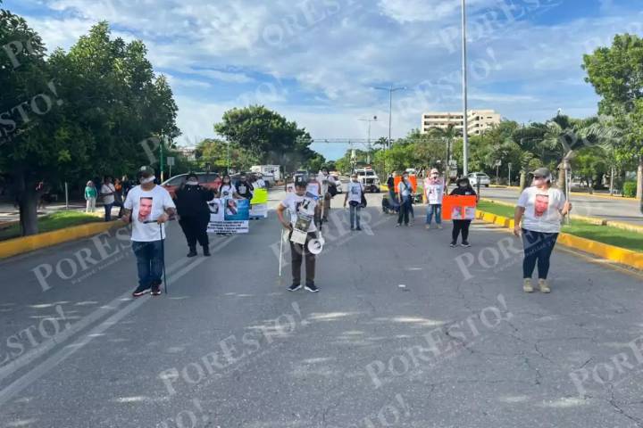 Colectivo “Verdad, Memoria y Justicia” marcharon en silencio por desaparecidos en Cancún