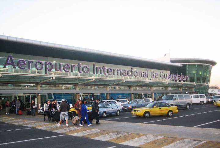SICT contradice a Lemus: Amparo de Uber no le permite operar en el aeropuerto