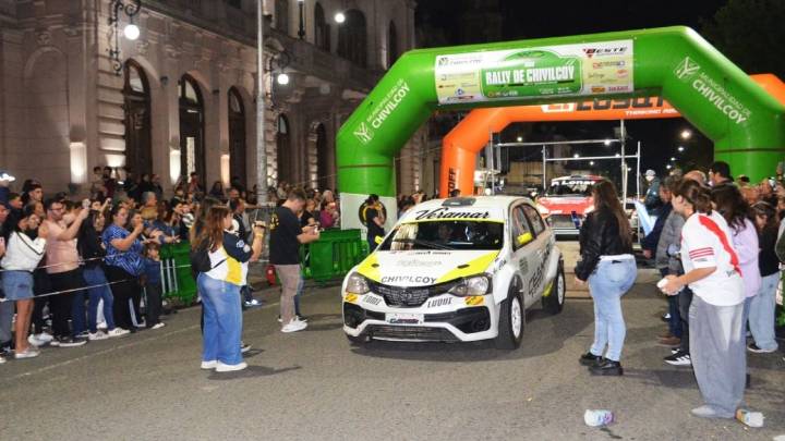 Anoche con un muy buen marco de público se puso en marcha la 38° edición