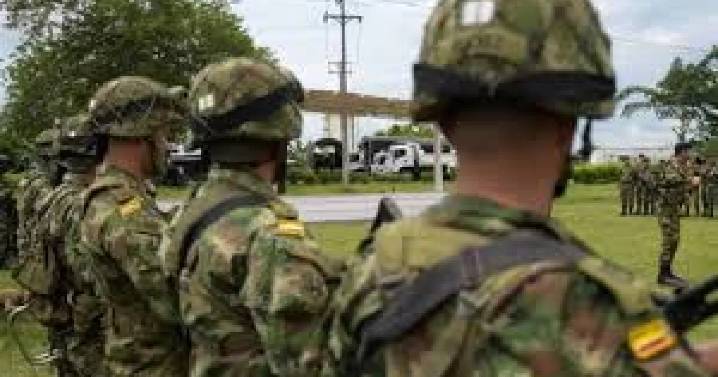 Un subintendente muerto y tres soldados heridos deja nuevo atentado de las disidencias en Antioquia