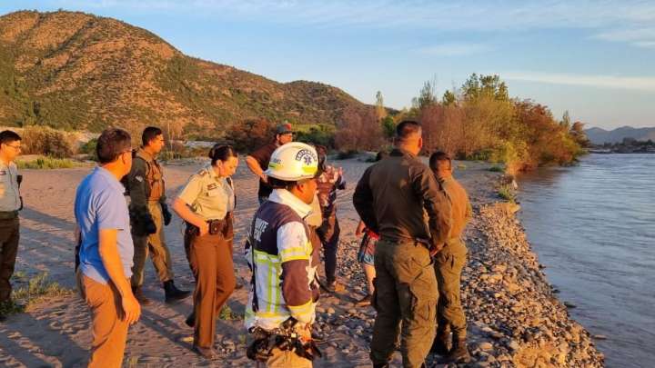Intensa búsqueda de adolescente en el río Maipo: Estaba con sus amigos cuando presuntamente fue arrastrado por el caudal