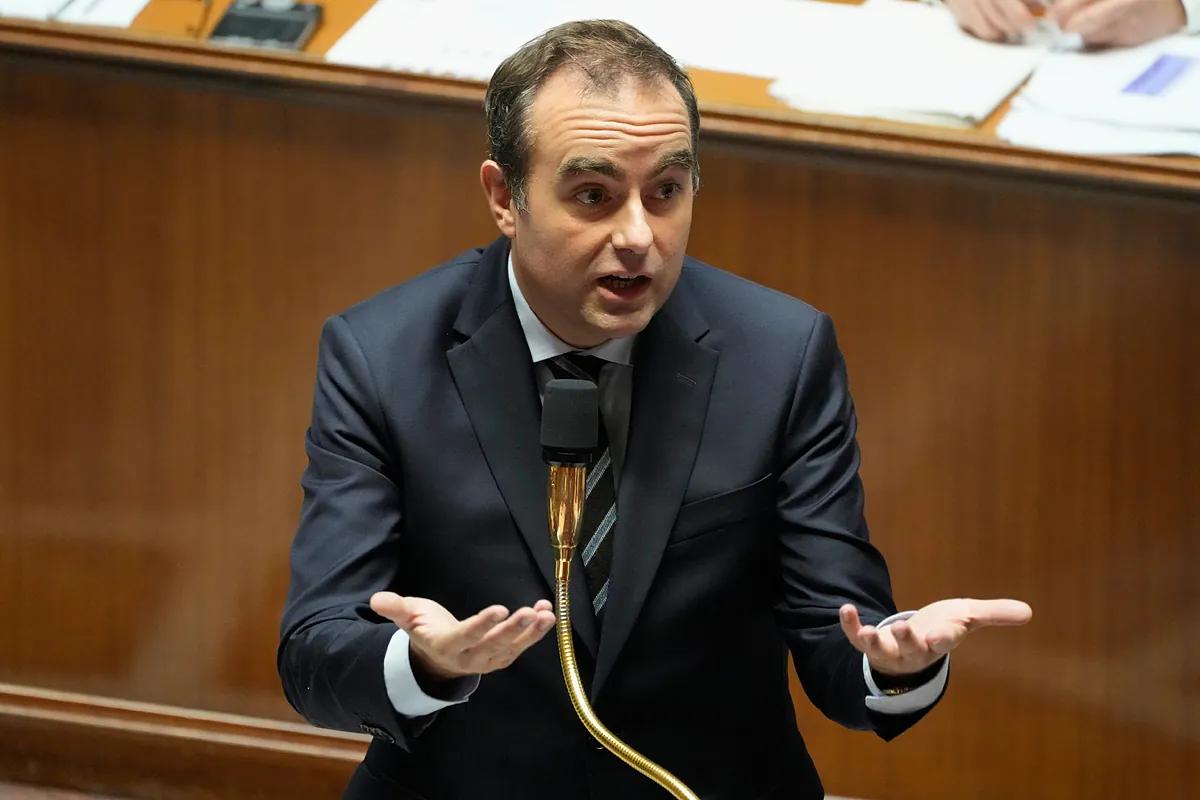 Al menos cuatro socialistas amenazan con apoyar la moción de censura a Lecornu