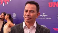Jhonny Rivera reconstruye casa de una mujer de la tercera edad en Pereira