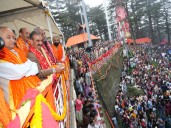 Sukwinder Singh Sukhu offers prayers at Hanuman Temple