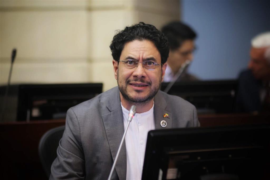 Colombia: Cepeda con apoyo mayoritario en consulta de Pacto Histórico