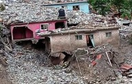 Suman 44 muertos por lluvias