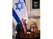Trump da una vuelta de victoria, pero evita preguntas sobre lo que sigue