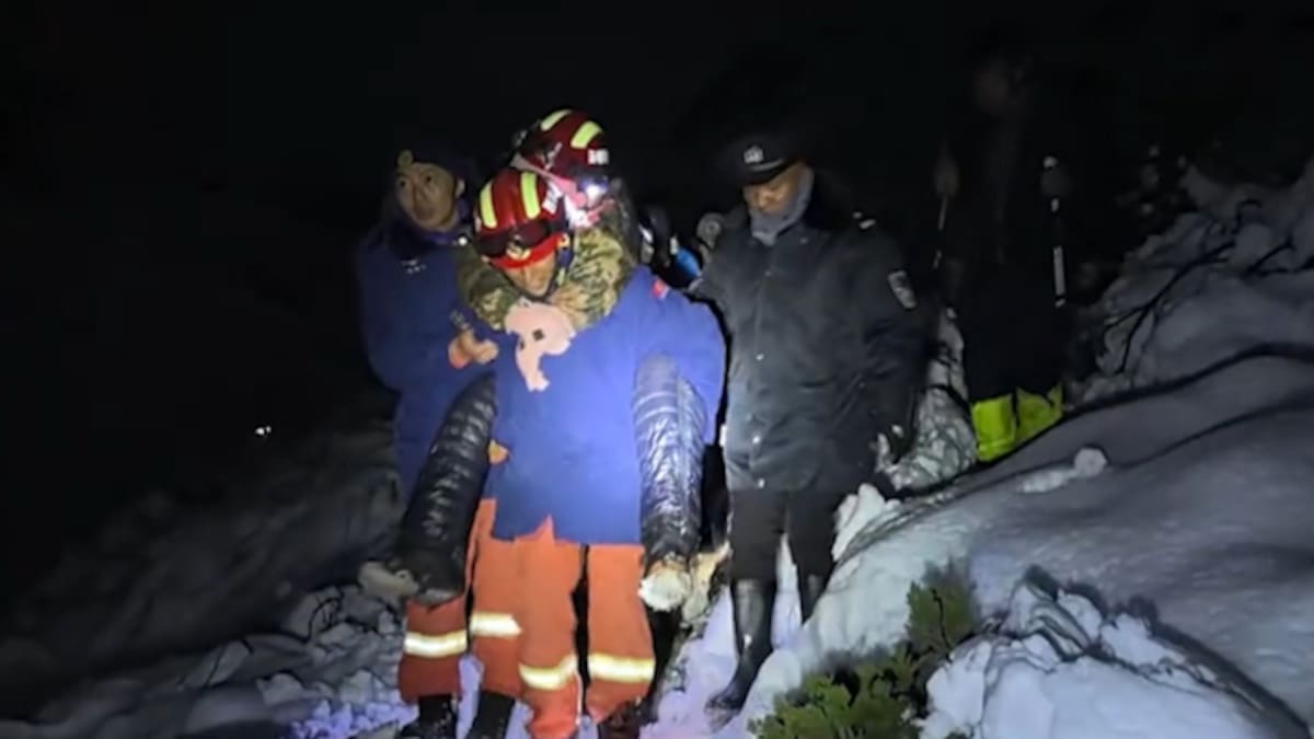 Rescatados los últimos excursionistas de los cientos que habían quedado atrapados en la cara tibetana del Everest