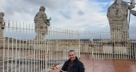 Salvadoreño heredó bastón del papa Francisco