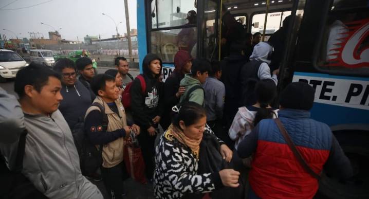 Paro de transportistas: trabajadores tendrán tolerancia de dos horas en horario de ingreso últimas