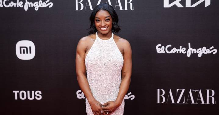 Simone Biles Wows Fans in Jaw