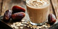 Cómo preparar un licuado de dátiles con uva para ganar masa muscular y volverse más fuerte