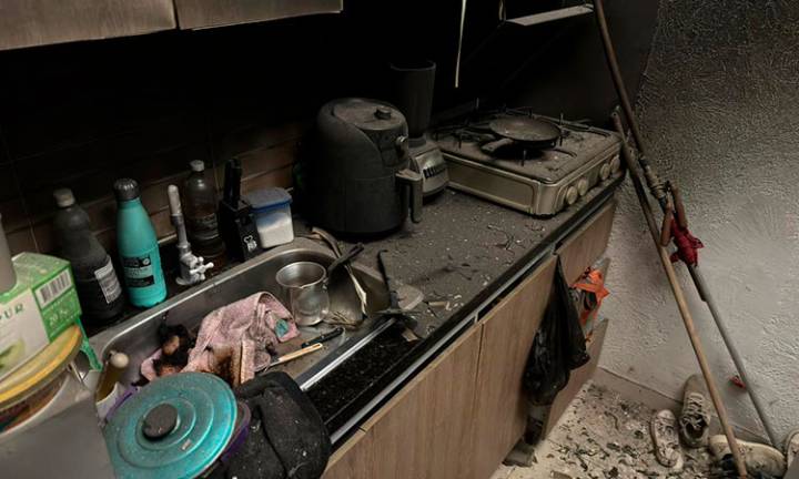 Incendio estructural en Cali: bomberos evacúan a menores