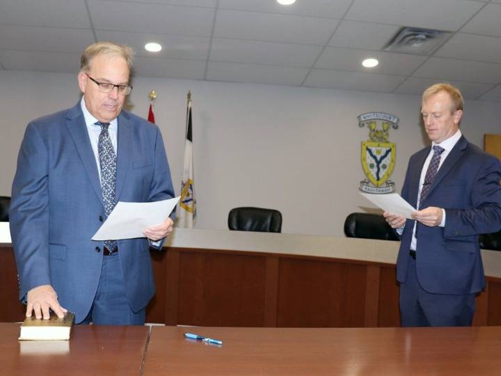 New Whitecourt mayor and council sworn in, Ray Hilts shares priorities