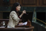 El Congreso pide auditar las pulseras antimaltrato con la única oposición de Podemos y un giro de última hora del PSOE