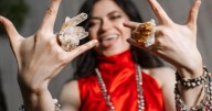 Ali Stone presenta el video oficial de ‘TRNA’, su explosivo tema nominado al Latin Grammy