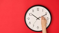 ¿Cambiar la hora es de izquierdas?