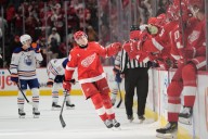 NHL roundup: Red Wings net fifth-straight win with 4