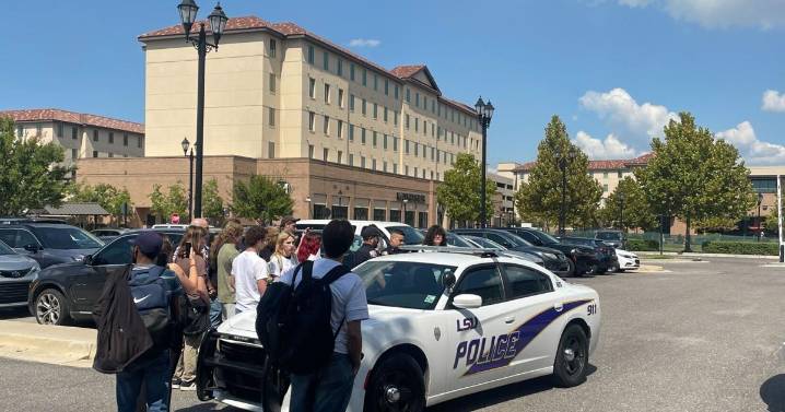 LSU police detain at least six students during meeting