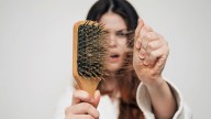 Si se te cae el cabello después de bañarte, no sufras más: probá este remedio casero súper efectivo y económico