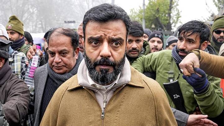 Omar Abdullah must name MLAs who cross