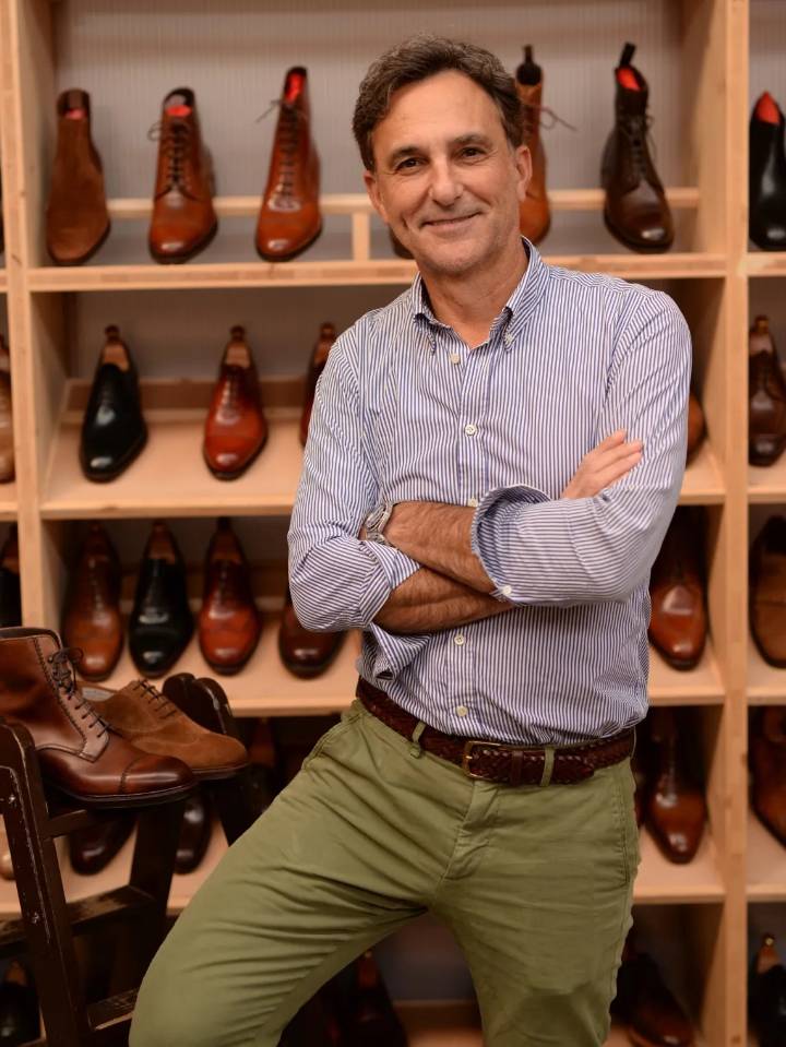 Sandro Albaladejo, director de Carmina Shoemaker, los mocasines de los pijos en los 80: "Cada par se trabaja durante semanas y pasa por más de 60 manos expertas"
