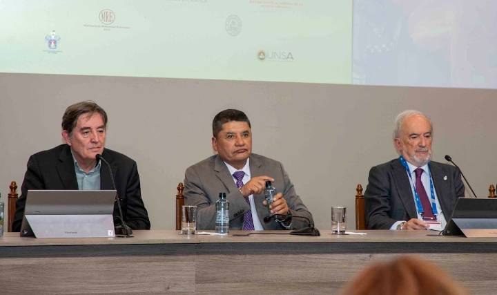 García Montero: “Ya habrá tiempo de hablar de la preparación del sucesor del director de la RAE”. Muñoz Machado: “Ni idea”