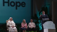 “Estoy al lado de un héroe de acción”, dice Schwarzenegger sobre el papa León XIV en encuentro sobre crisis climática