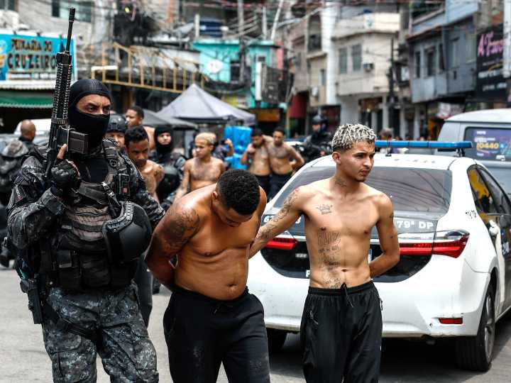 Cómo funcionan los drones lanzagranadas, el arma que los narcos usaron por primera vez contra la Policía en Río de Janeiro