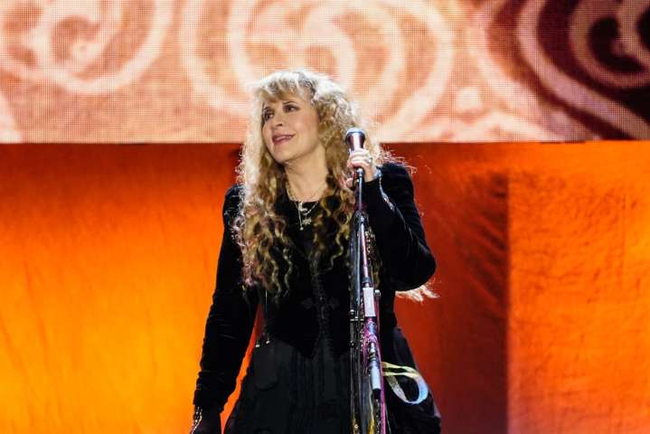 Stevie Nicks delivers hypnotic showstopper following shoulder fracture