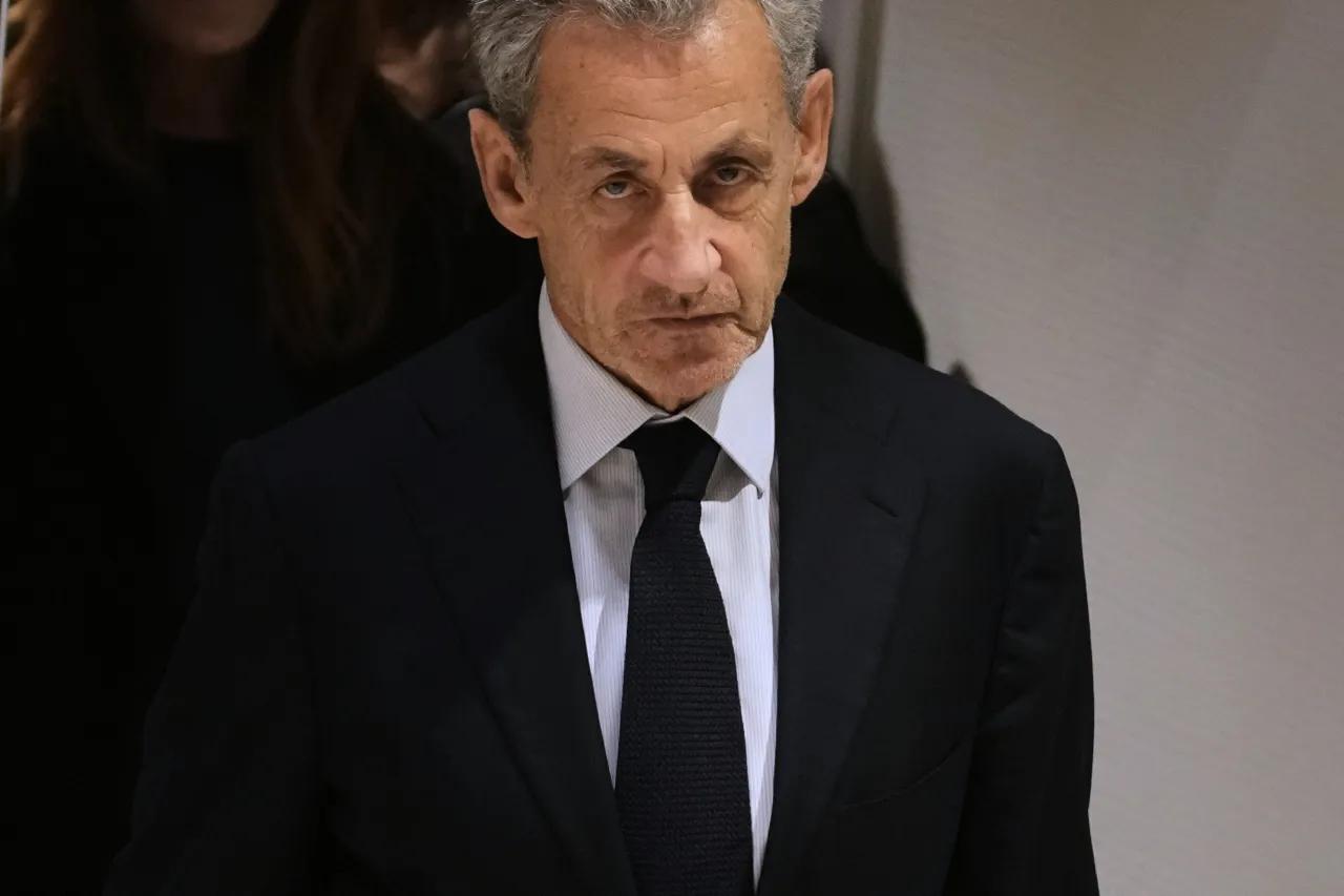 Sarkozy comienza a cumplir una condena de 5 años de prisión