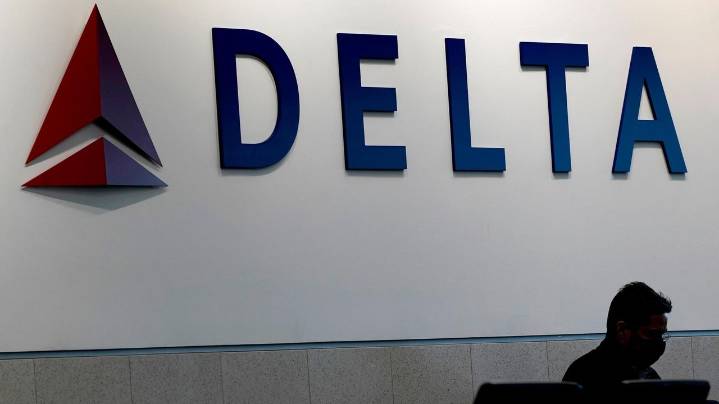 Delta jets have 'low-speed collision' on LaGuardia taxiway, injuring 1