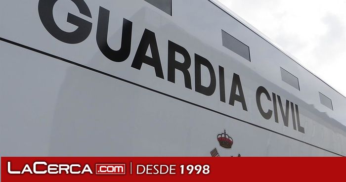 La Guardia Civil de Cuenca rescata un corzo atrapado en el canal de la Laguna de Uña