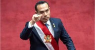 Destituyeron a la presidenta en Perú: mirá quién asumió en su lugar