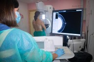 La Consejería de Salud creará un "circuito preferente" para agilizar las pruebas de cáncer de mama