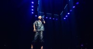 Dei V debuta en el 'Choli' con espectáculo inmersivo, banda en vivo e invitados especiales